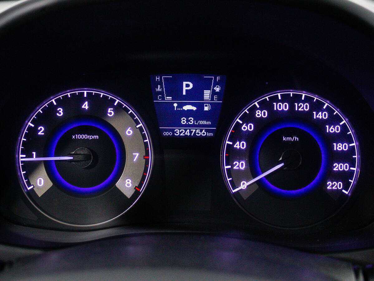 Hyundai Solaris с пробегом — 2012 год. Фото: #11