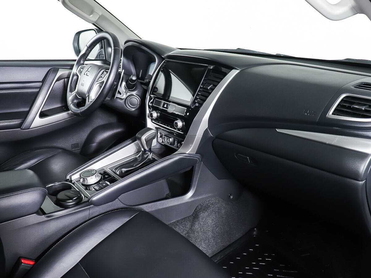 Mitsubishi Pajero Sport с пробегом — 2020 год. Фото: #8