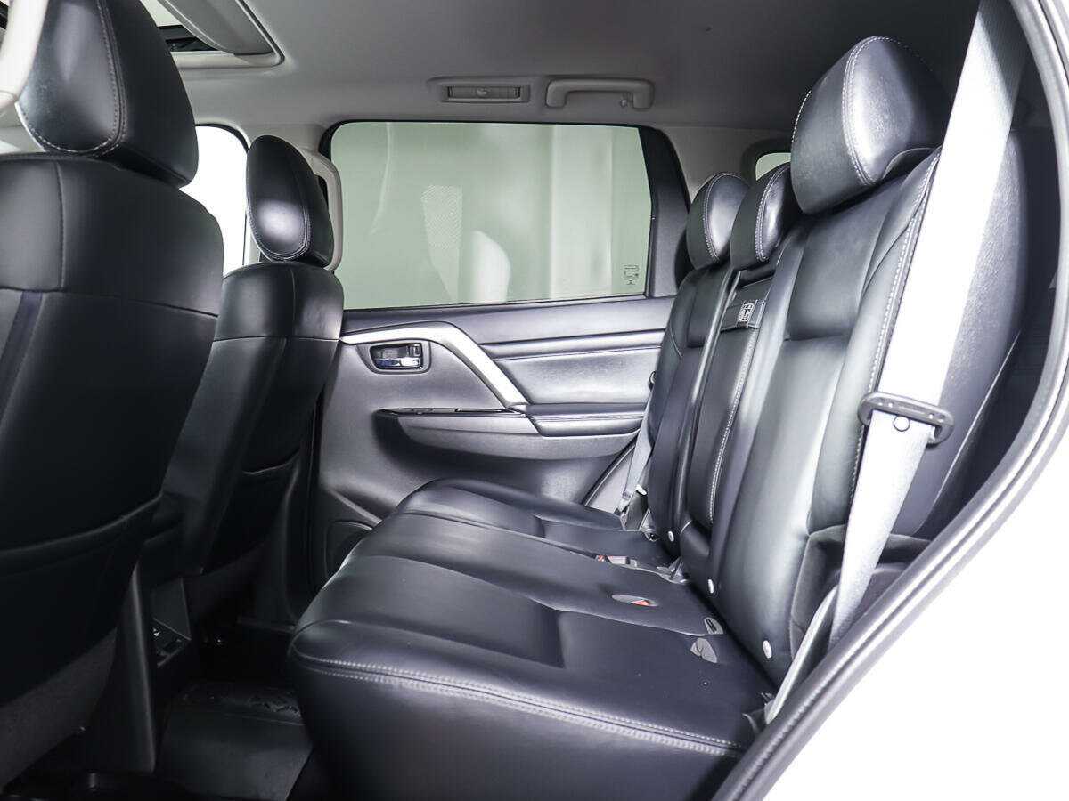 Mitsubishi Pajero Sport с пробегом — 2020 год. Фото: #9