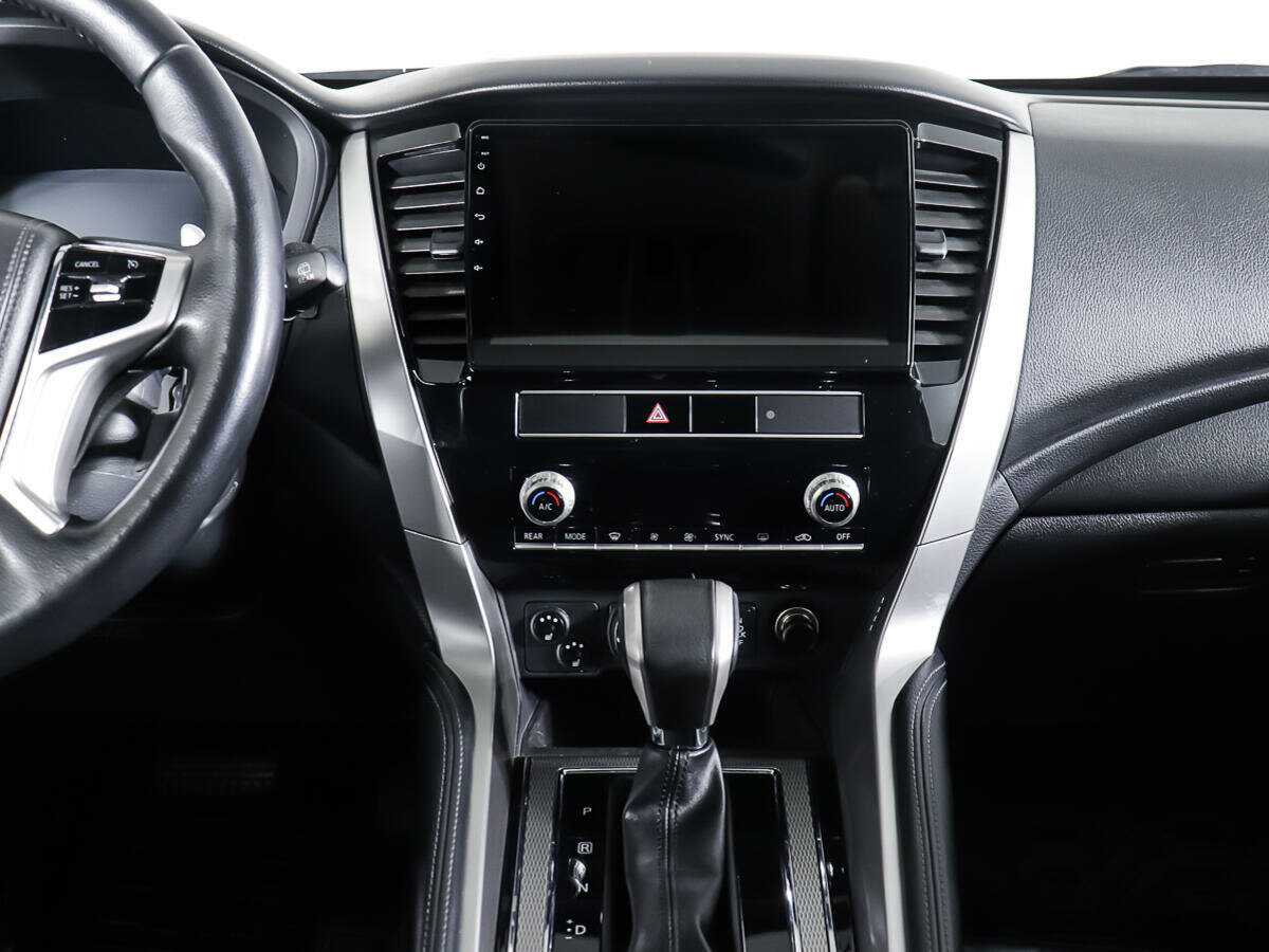 Mitsubishi Pajero Sport с пробегом — 2020 год. Фото: #12