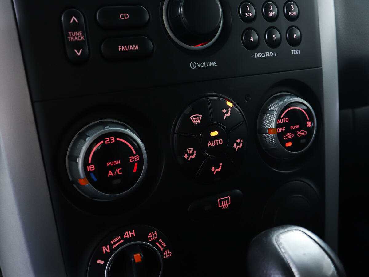 Suzuki Grand Vitara с пробегом — 2006 год. Фото: #16