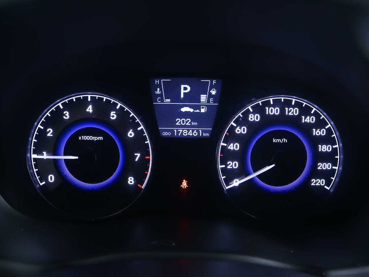 Hyundai Solaris с пробегом — 2012 год. Фото: #12