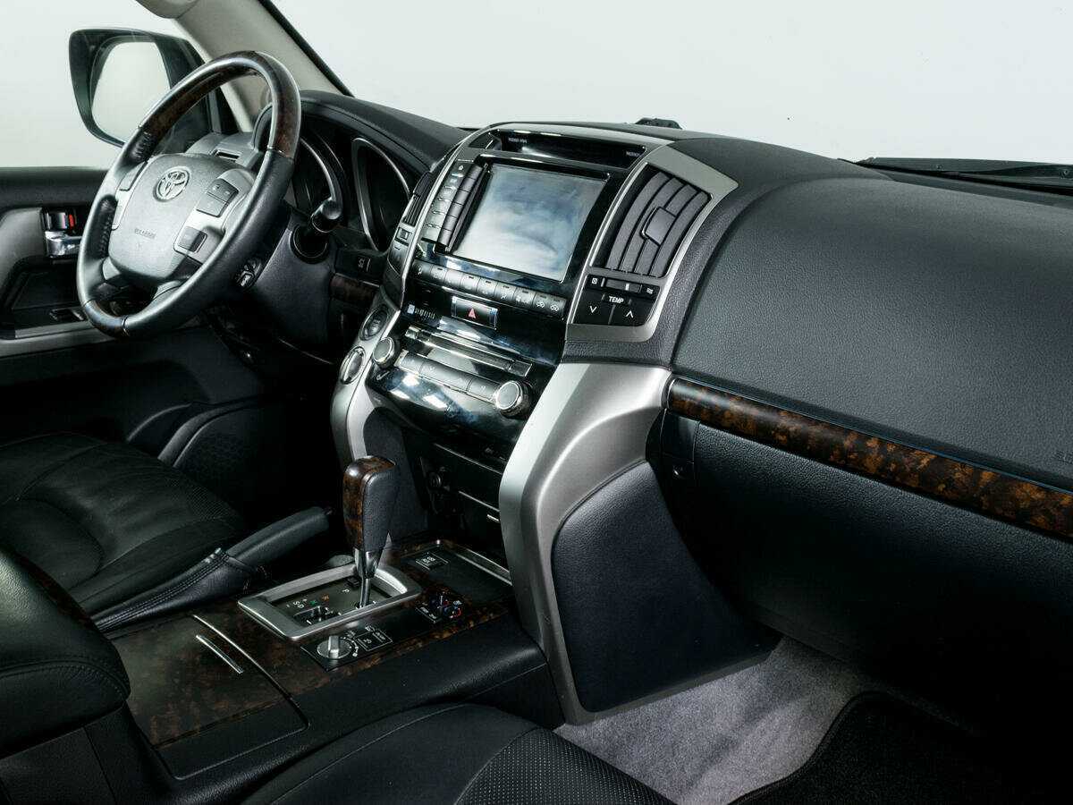 Toyota Land Cruiser с пробегом — 2013 год. Фото: #9