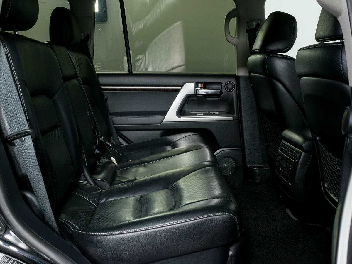 Toyota Land Cruiser с пробегом — 2013 год. Фото: #12