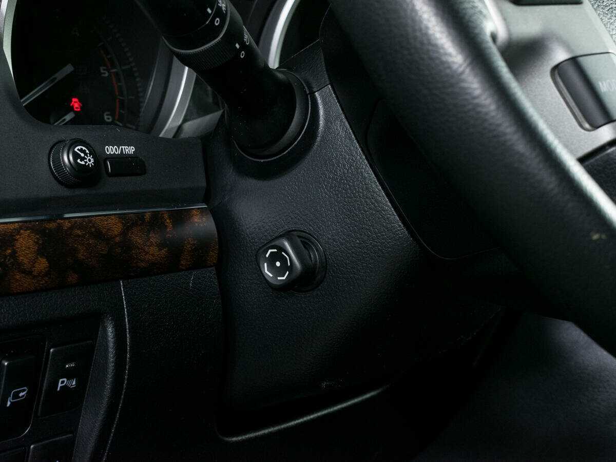 Toyota Land Cruiser с пробегом — 2013 год. Фото: #17