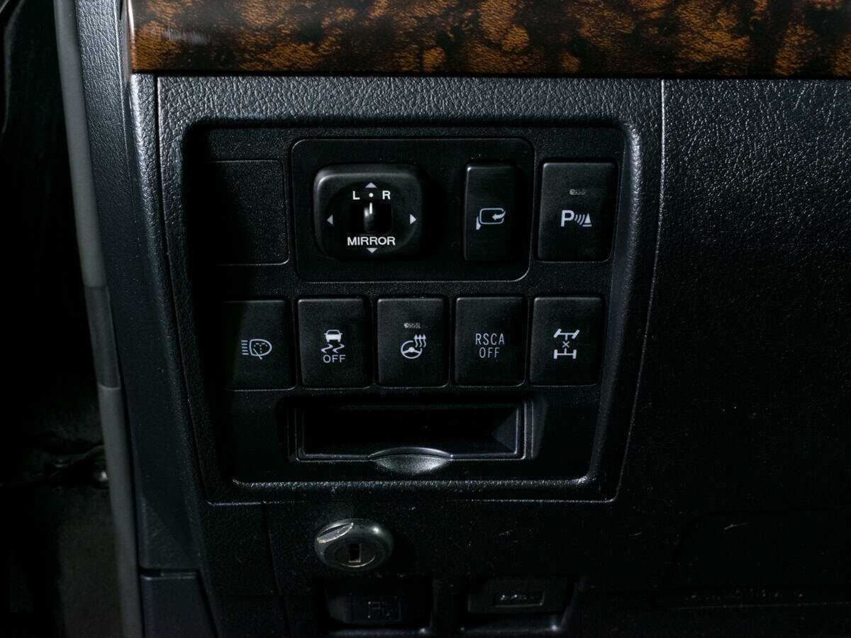 Toyota Land Cruiser с пробегом — 2013 год. Фото: #22