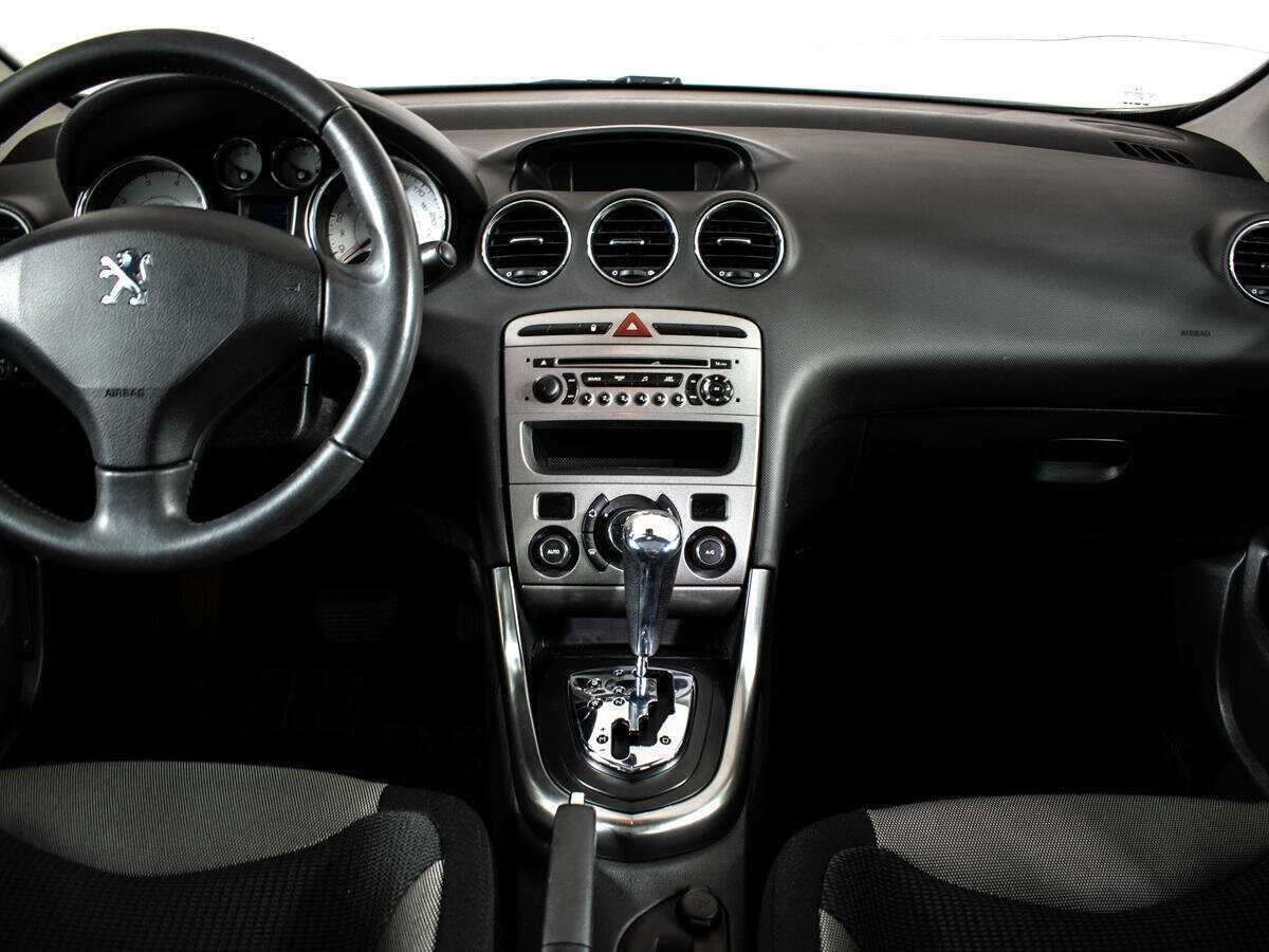 Peugeot 308 с пробегом — 2010 год. Фото: #10