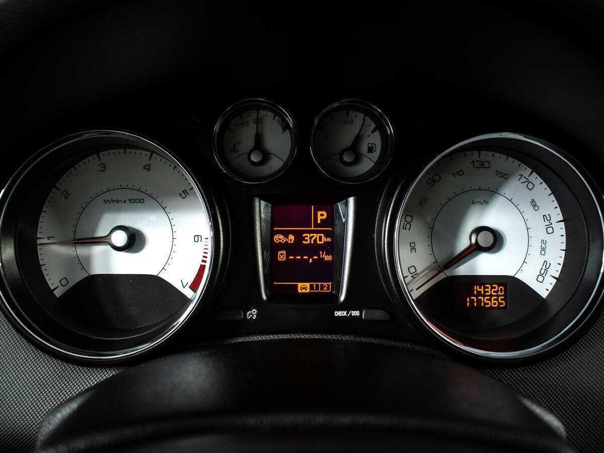 Peugeot 308 с пробегом — 2010 год. Фото: #11