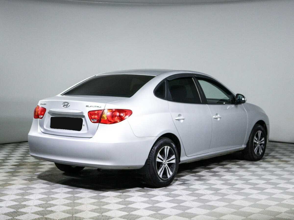 Hyundai Elantra с пробегом — 2010 год. Фото: #3