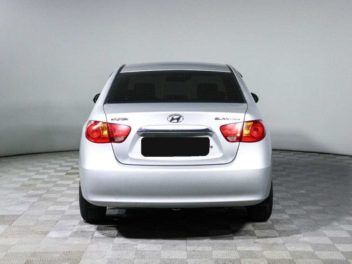 Hyundai Elantra с пробегом — 2010 год. Фото: #4