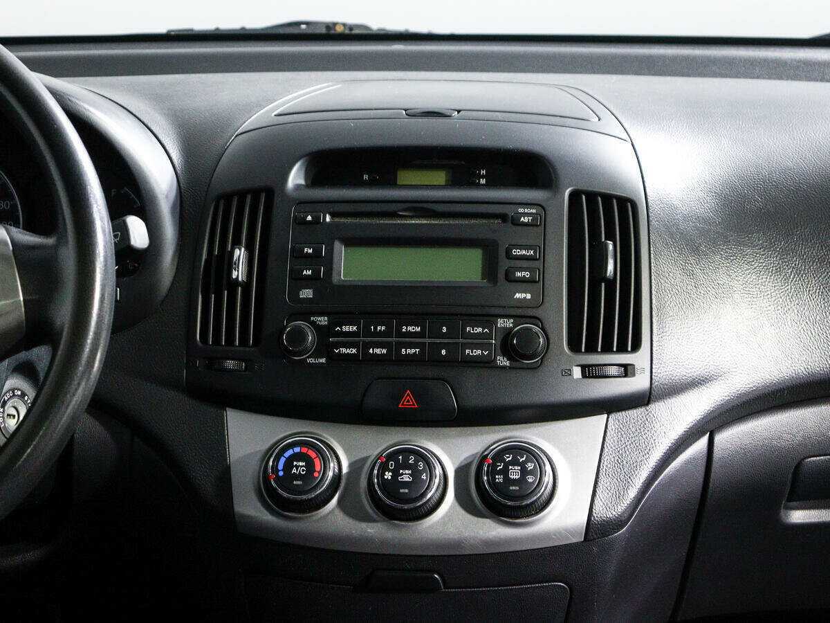 Hyundai Elantra с пробегом — 2010 год. Фото: #10