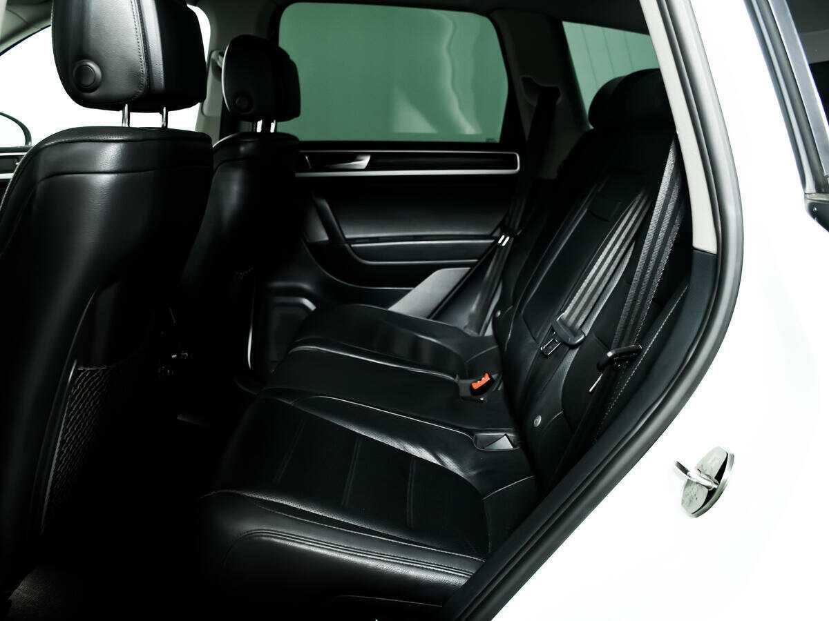 Volkswagen Touareg с пробегом — 2012 год. Фото: #11