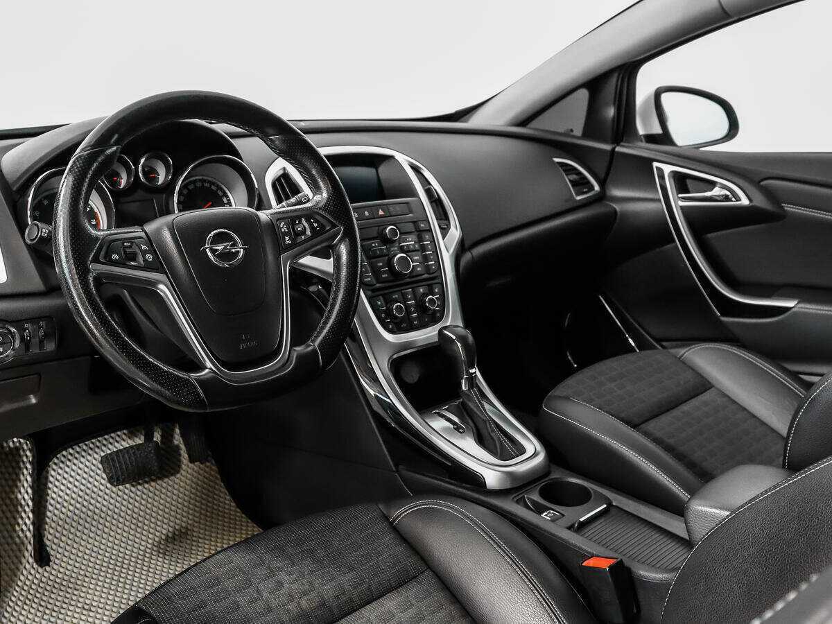 Opel Astra с пробегом — 2014 год. Фото: #8