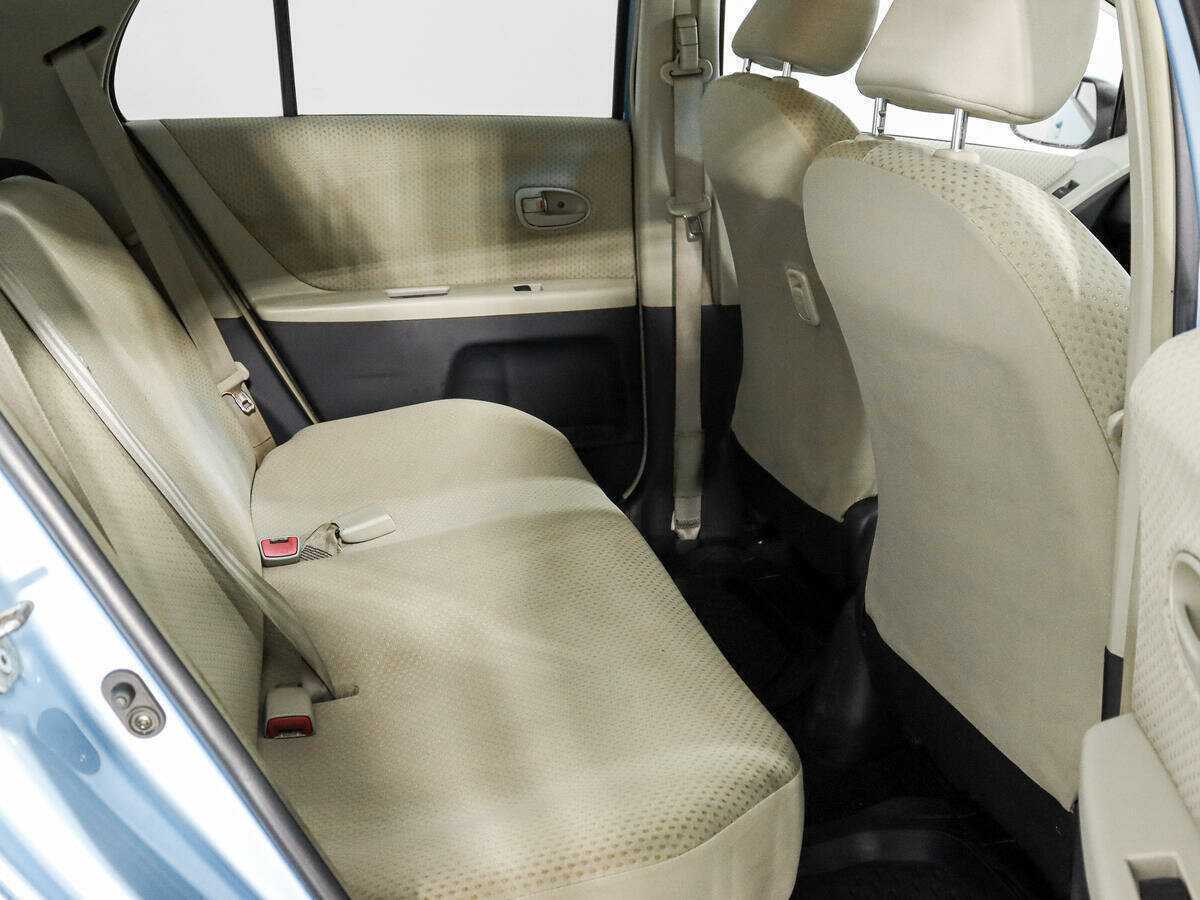 Toyota Vitz с пробегом — 2005 год. Фото: #9