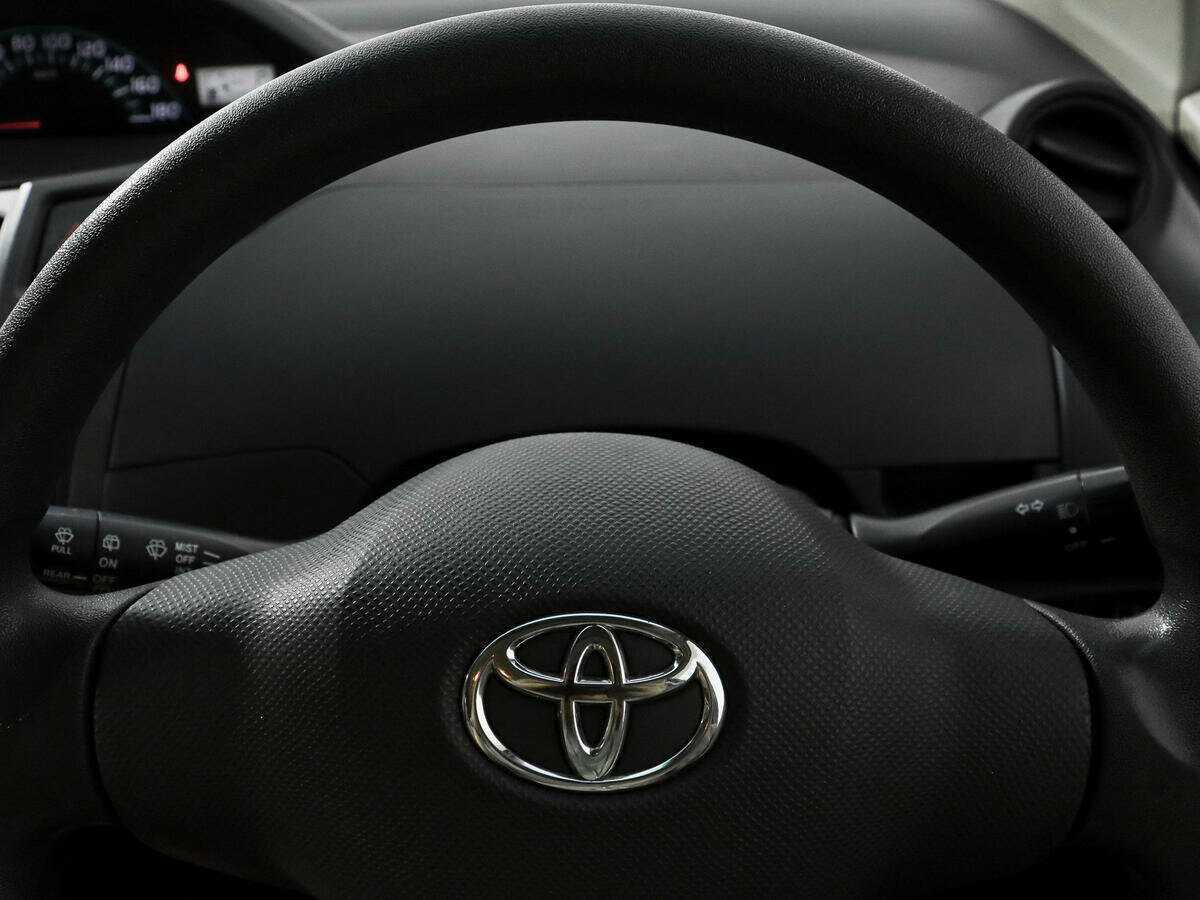 Toyota Vitz с пробегом — 2005 год. Фото: #13