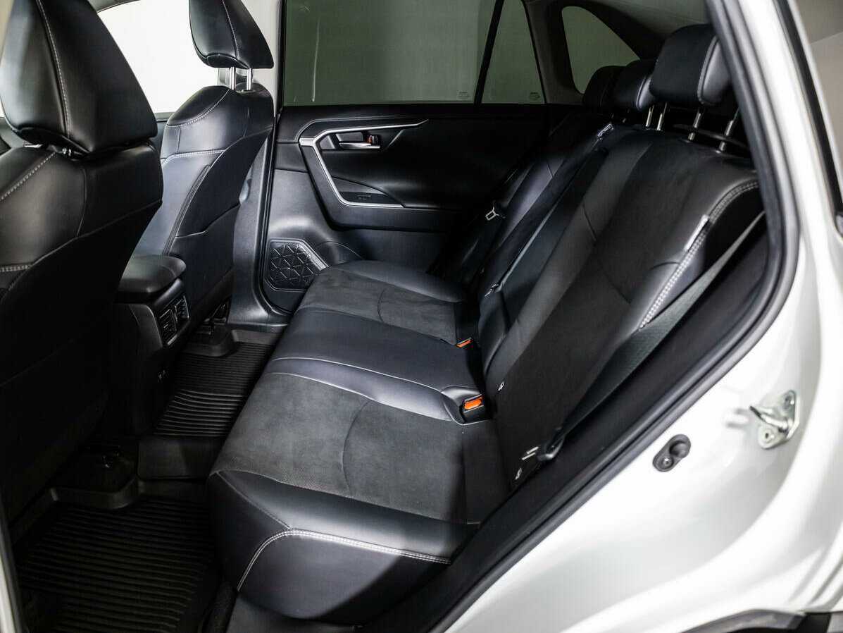 Toyota RAV4 с пробегом — 2021 год. Фото: #9