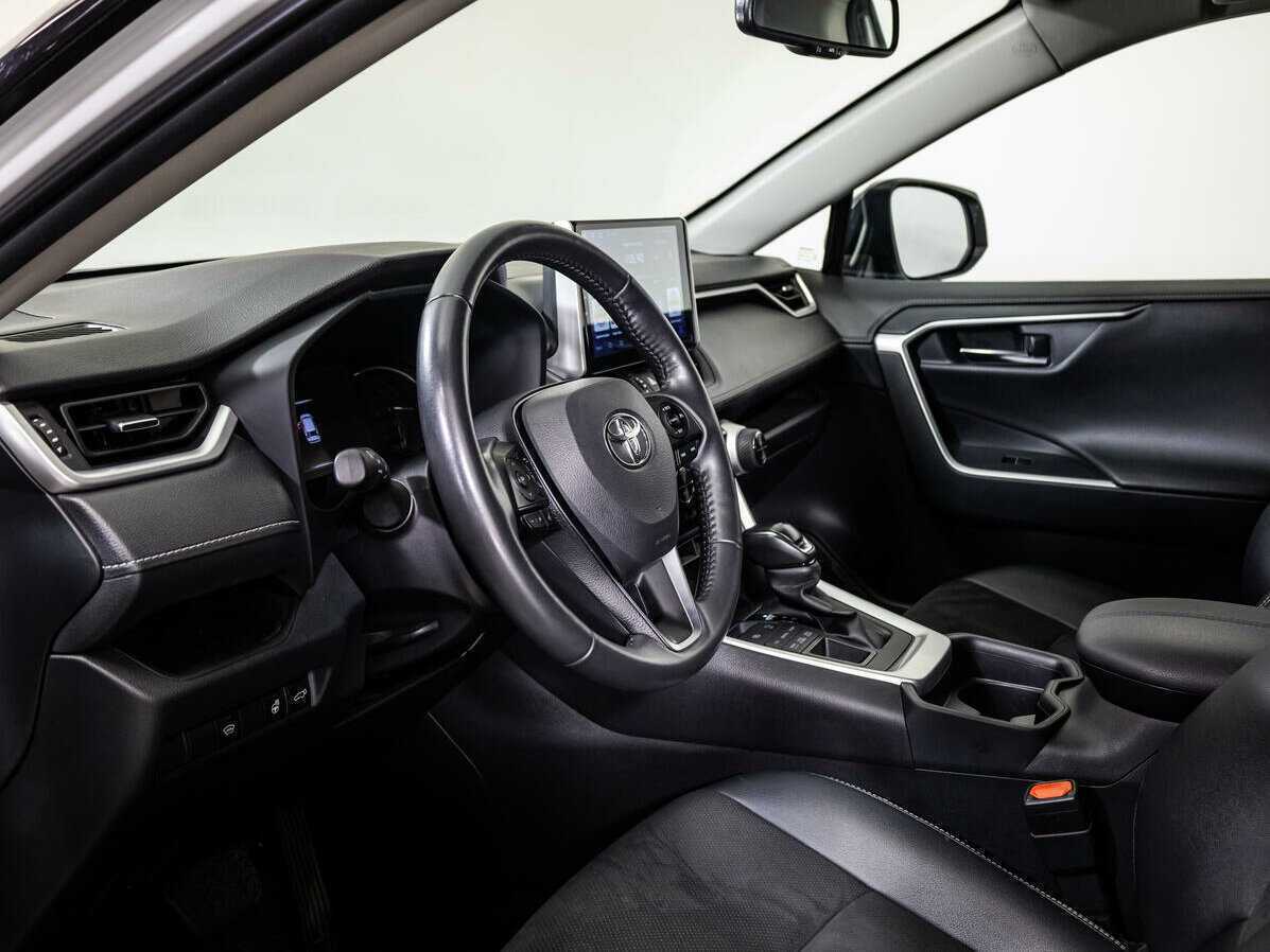 Toyota RAV4 с пробегом — 2021 год. Фото: #10