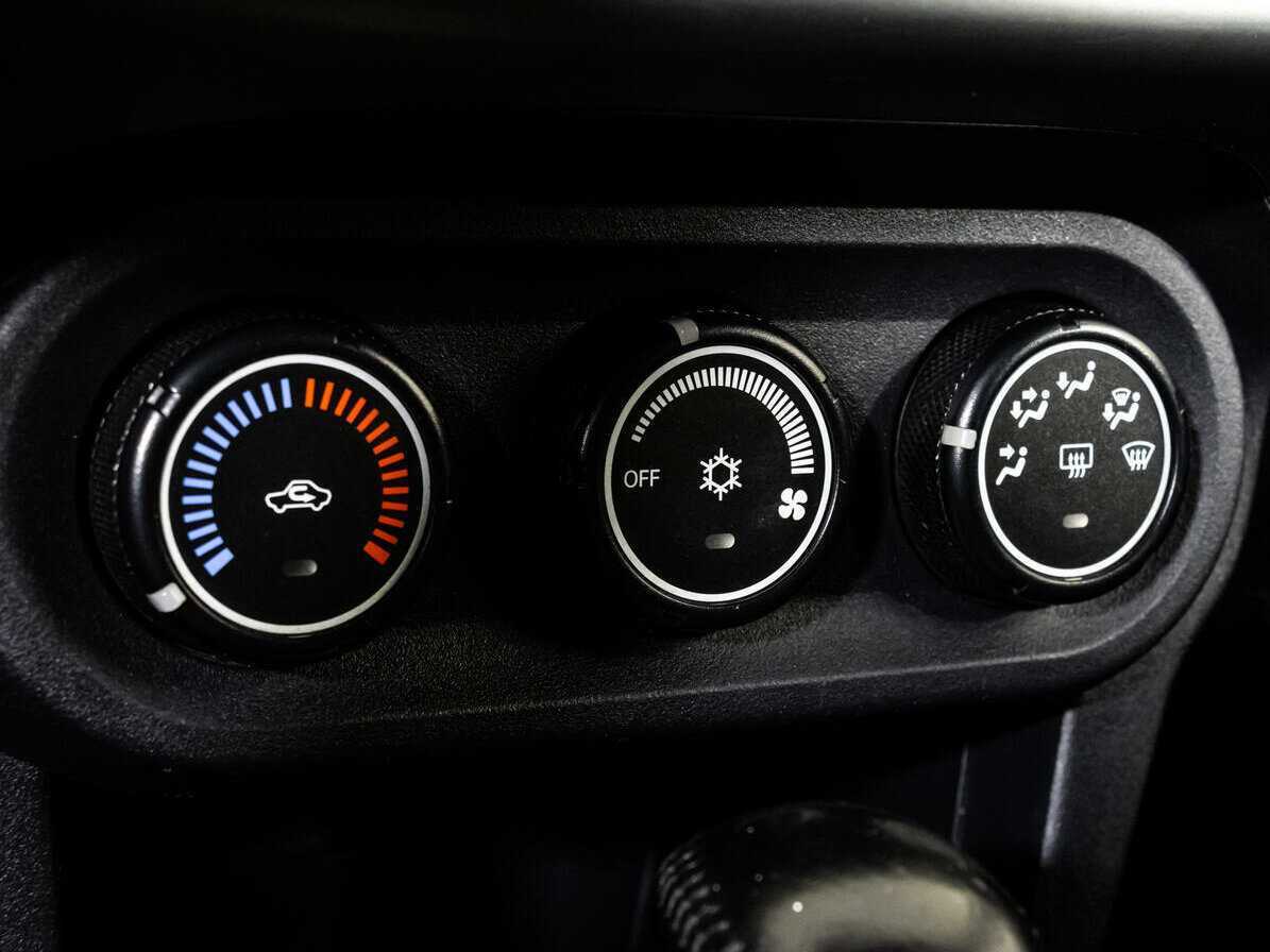 Mitsubishi Lancer с пробегом — 2010 год. Фото: #10