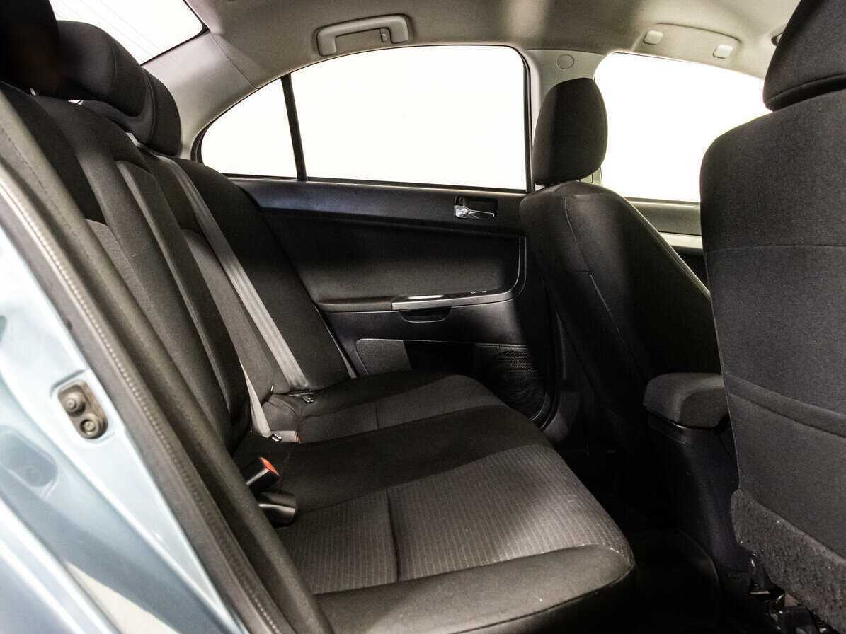 Mitsubishi Lancer с пробегом — 2010 год. Фото: #11