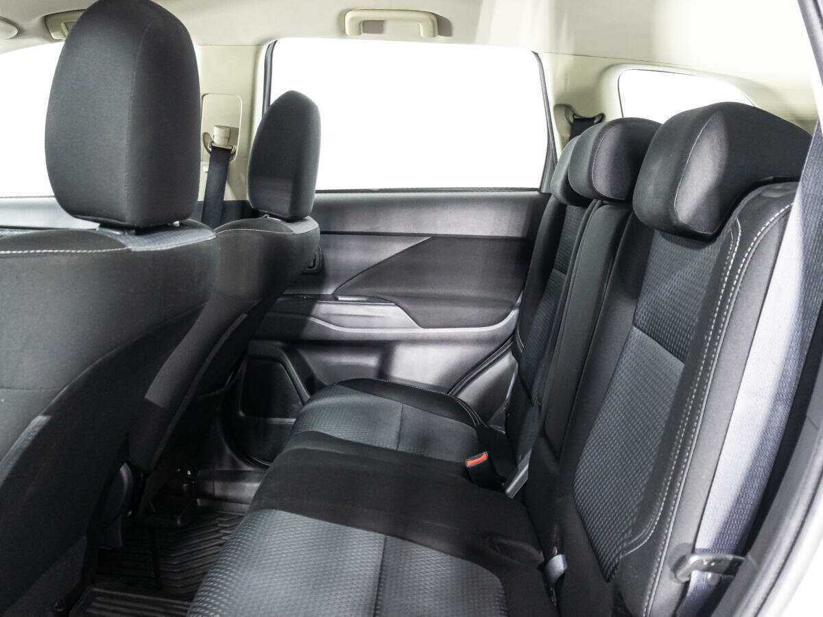 Mitsubishi Outlander с пробегом — 2020 год. Фото: #9