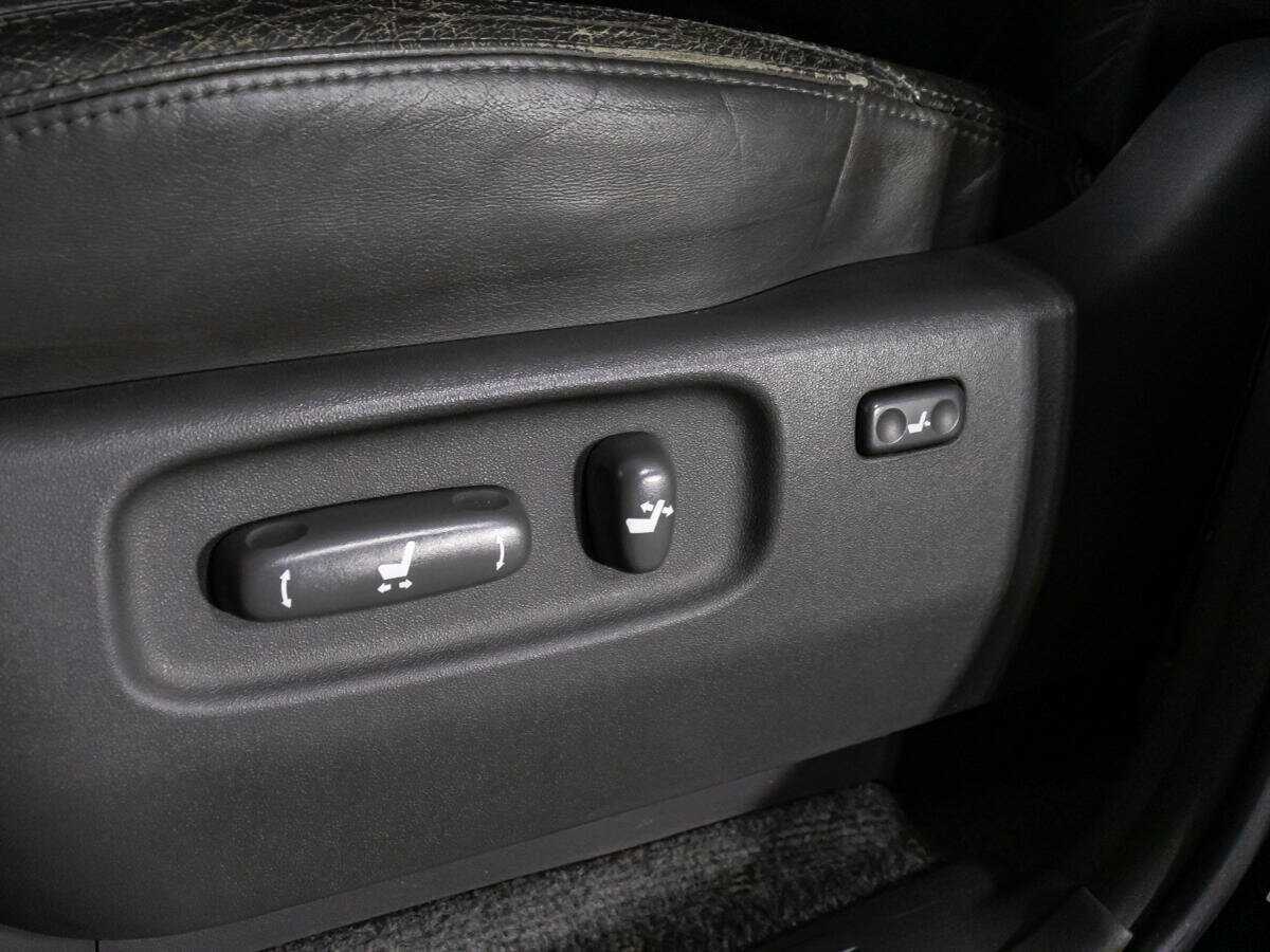 Toyota Land Cruiser Prado с пробегом — 2008 год. Фото: #17