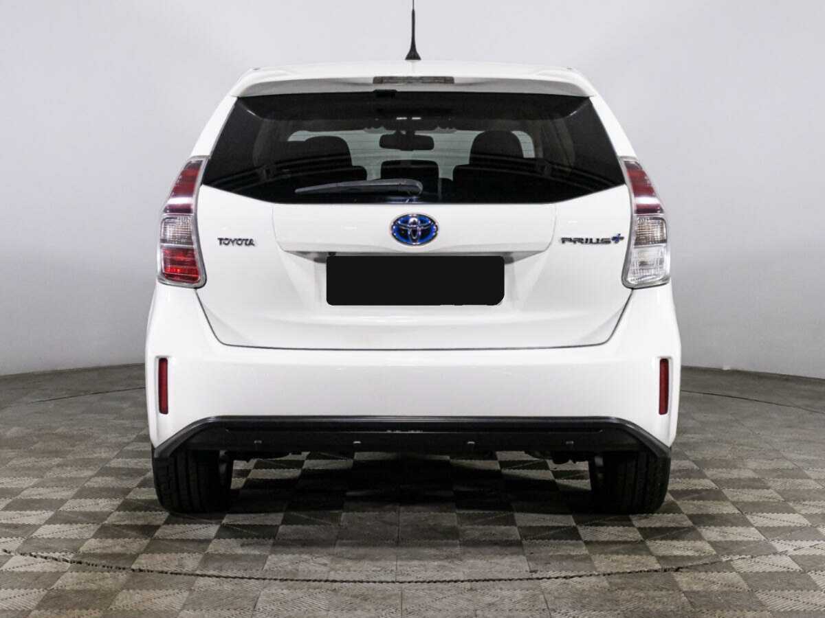 Toyota Prius v (+) с пробегом — 2015 год. Фото: #5