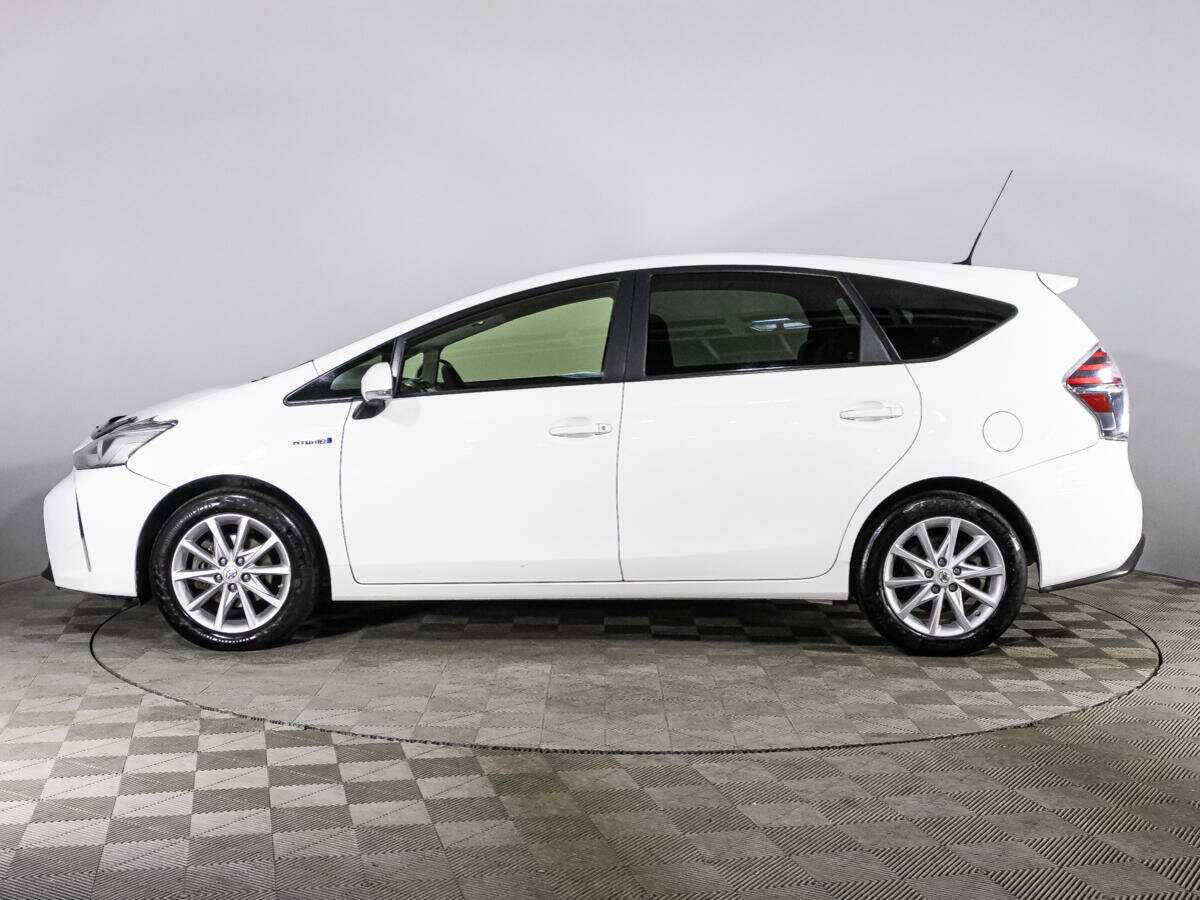 Toyota Prius v (+) с пробегом — 2015 год. Фото: #7