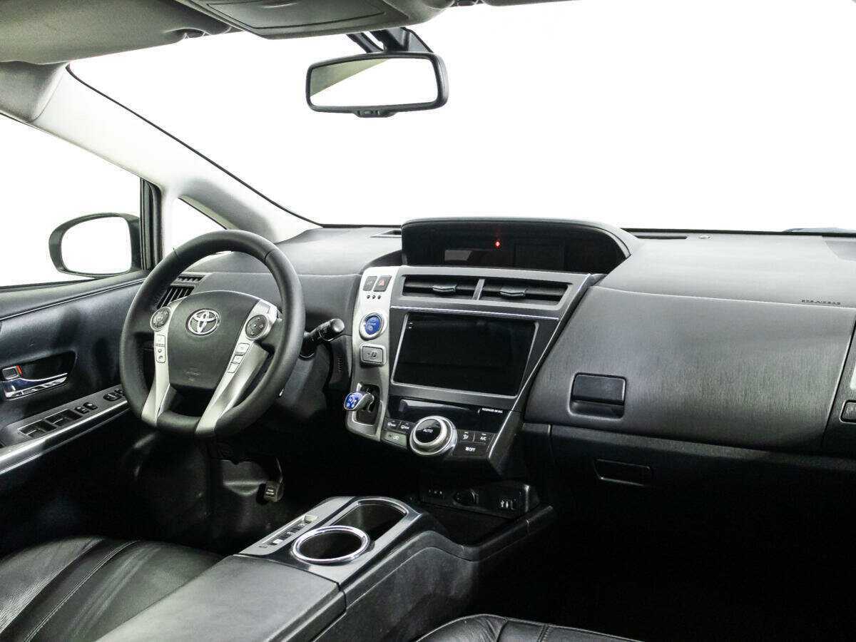Toyota Prius v (+) с пробегом — 2015 год. Фото: #8
