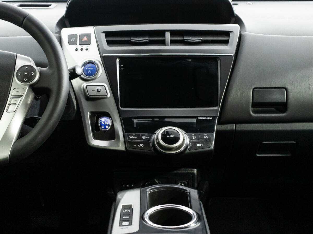 Toyota Prius v (+) с пробегом — 2015 год. Фото: #13