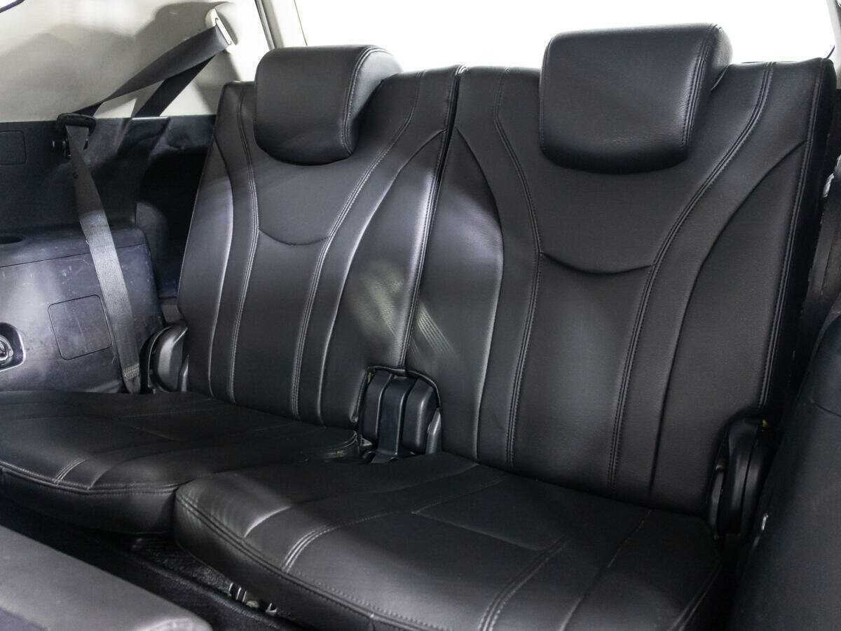 Toyota Prius v (+) с пробегом — 2015 год. Фото: #14