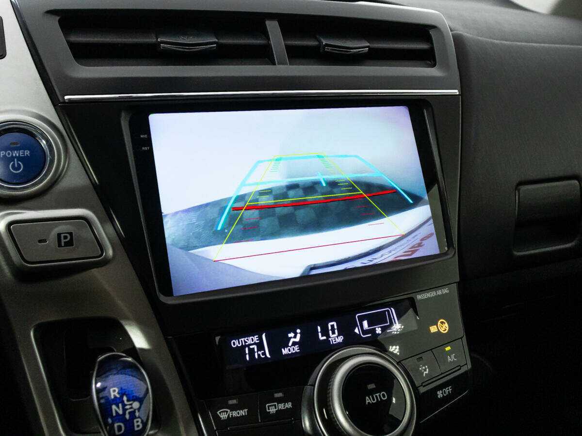 Toyota Prius v (+) с пробегом — 2015 год. Фото: #15