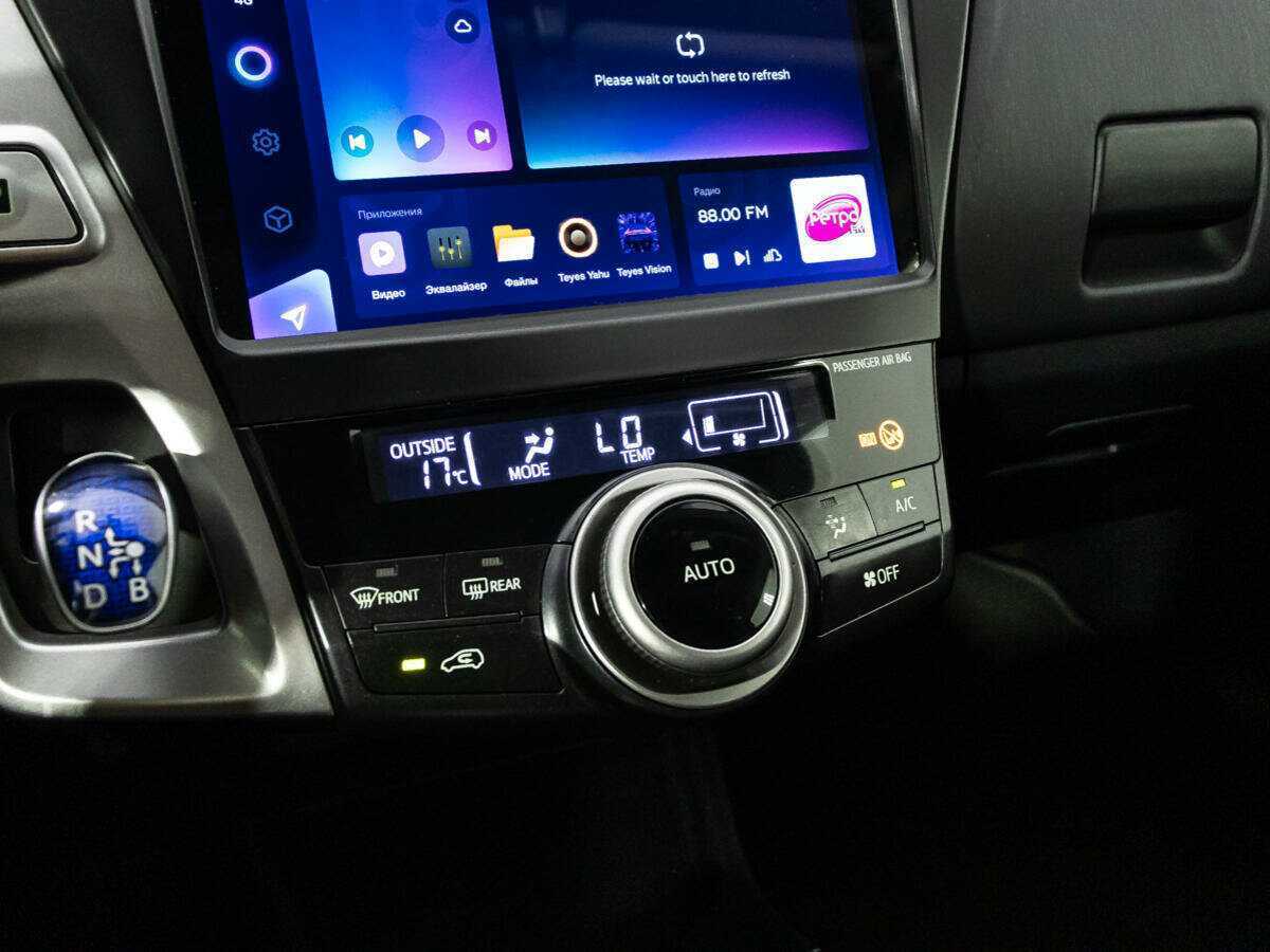 Toyota Prius v (+) с пробегом — 2015 год. Фото: #16