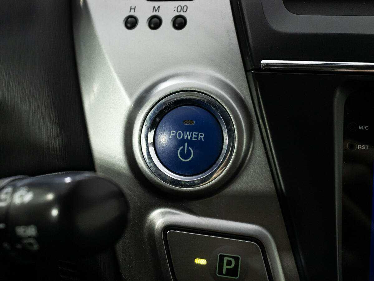 Toyota Prius v (+) с пробегом — 2015 год. Фото: #17