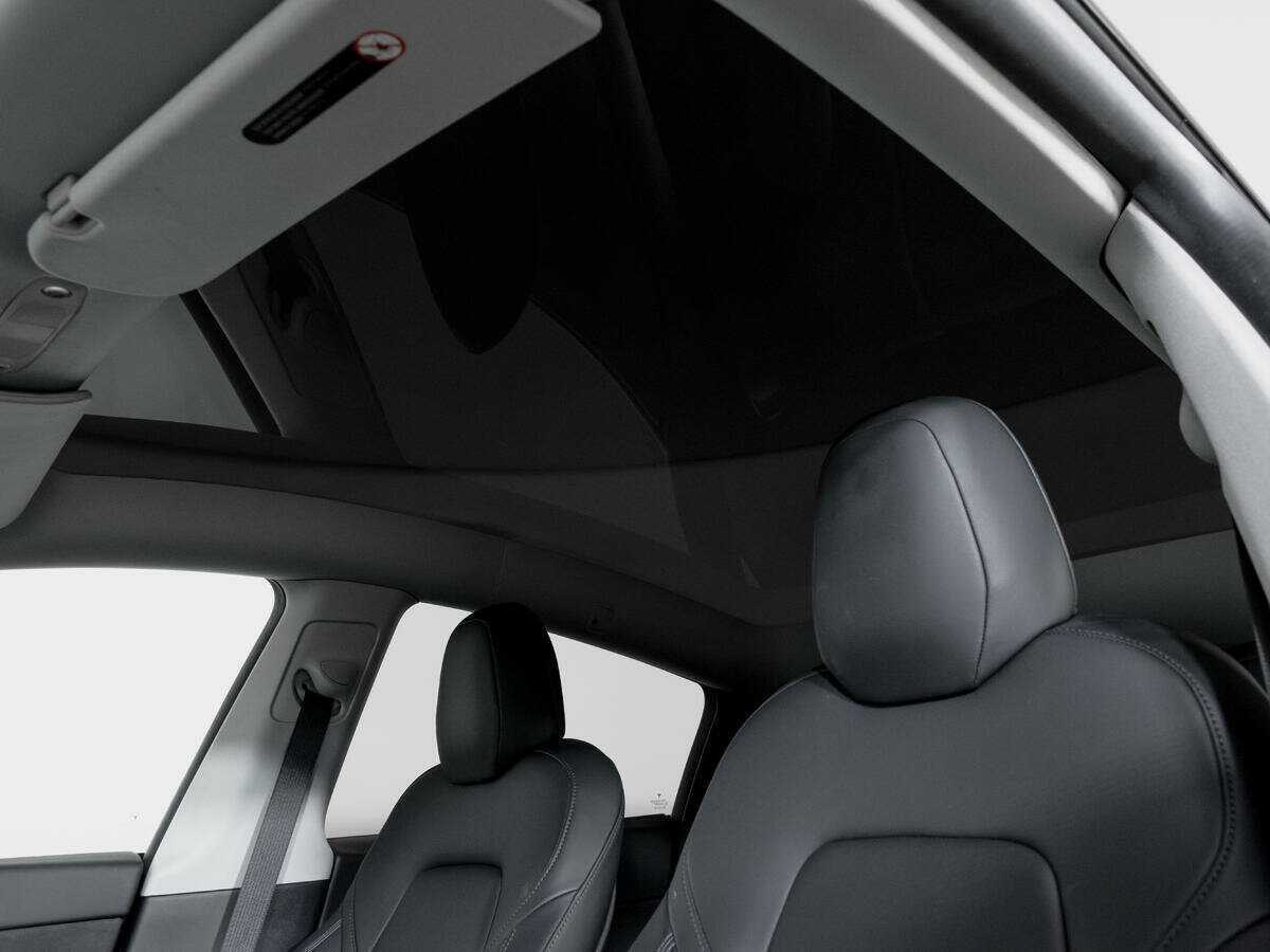 Tesla Model Y с пробегом — 2021 год. Фото: #11