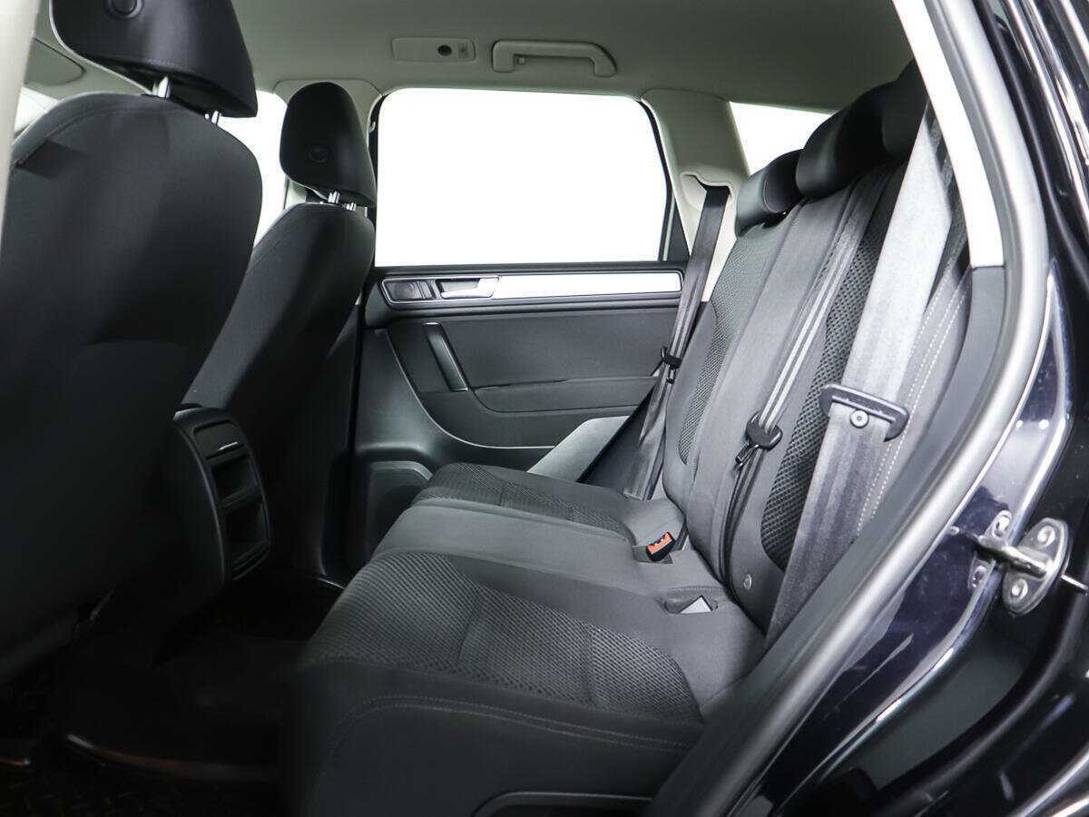 Volkswagen Touareg с пробегом — 2015 год. Фото: #9