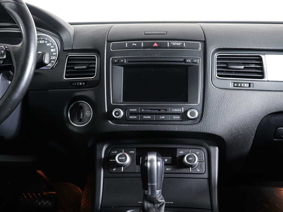 Volkswagen Touareg с пробегом — 2015 год. Фото: #11