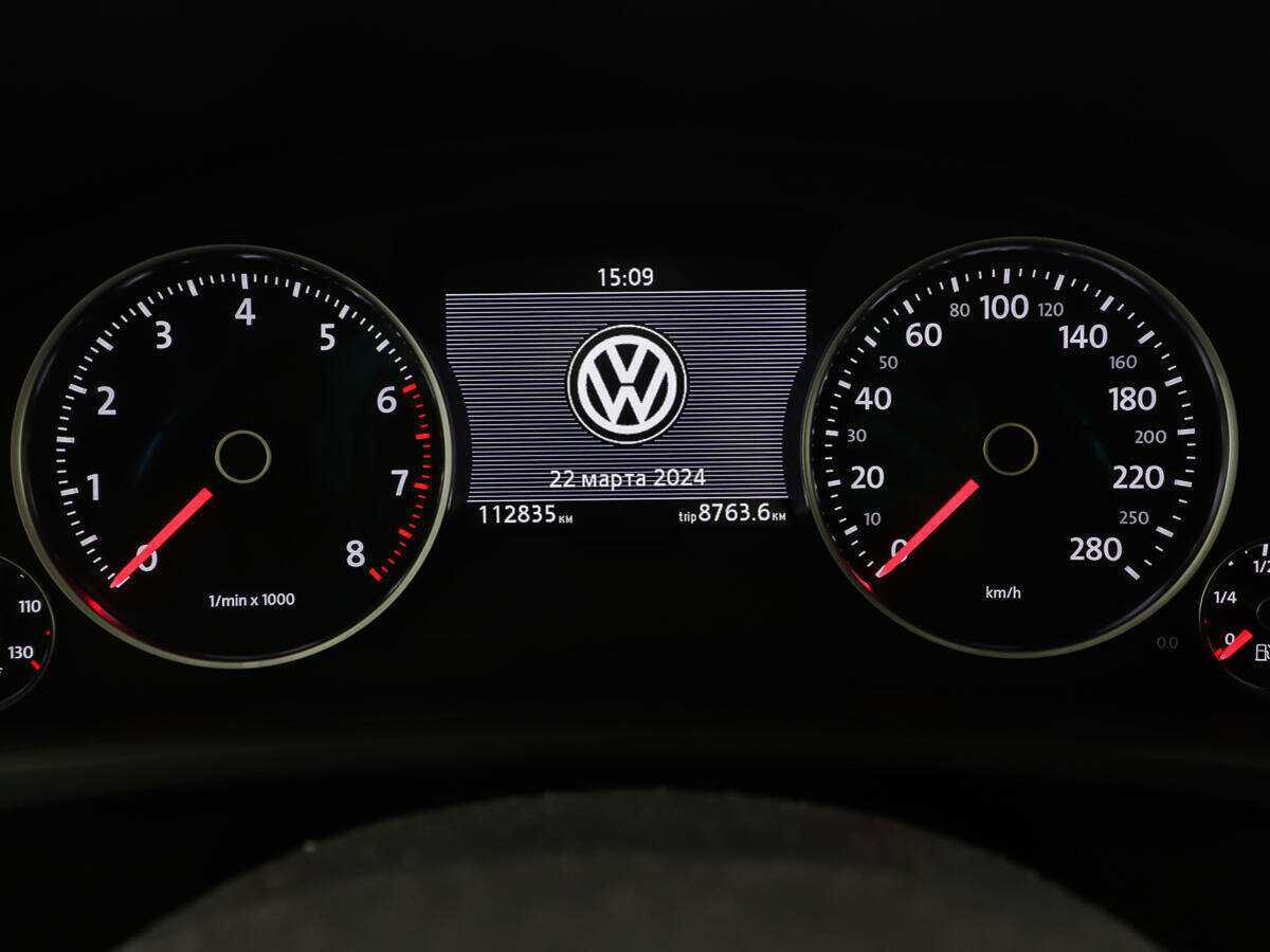 Volkswagen Touareg с пробегом — 2015 год. Фото: #12