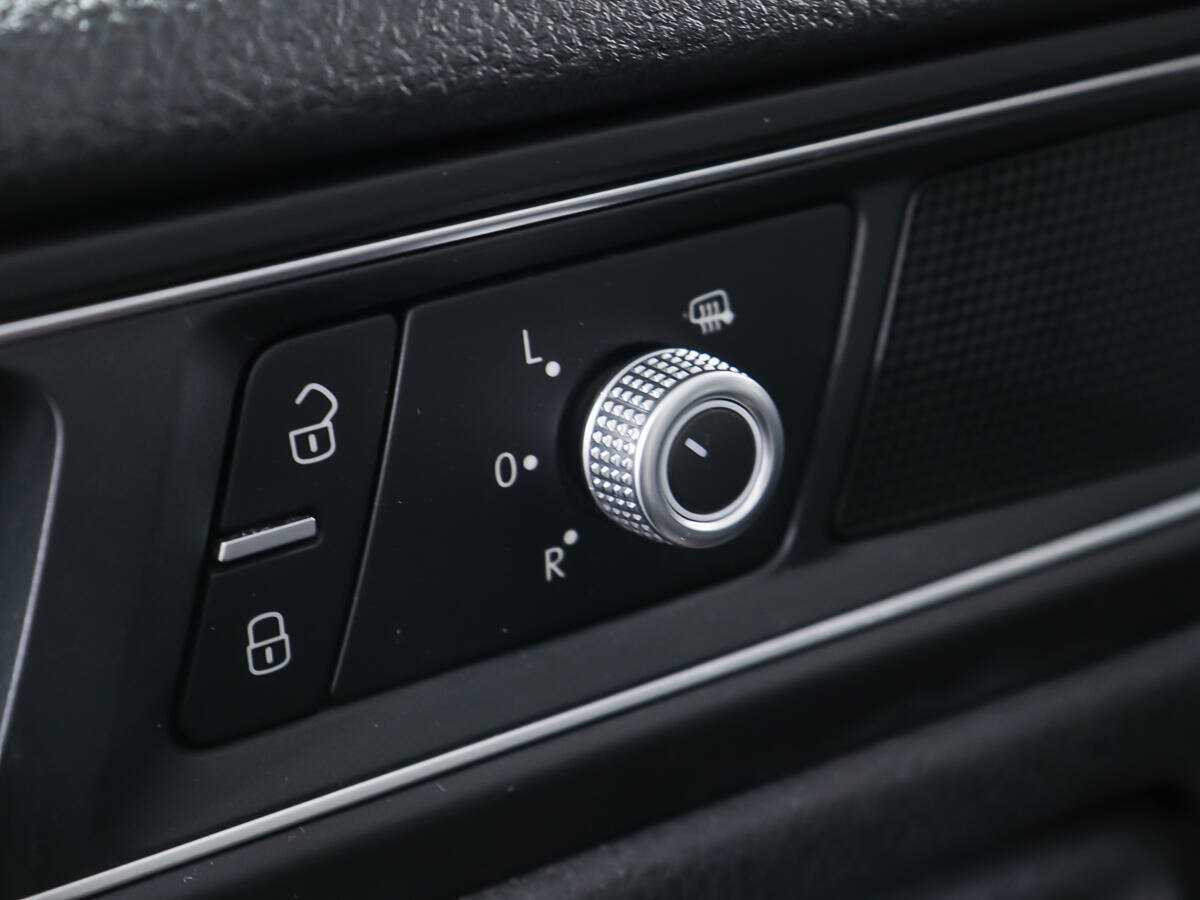 Volkswagen Touareg с пробегом — 2015 год. Фото: #13