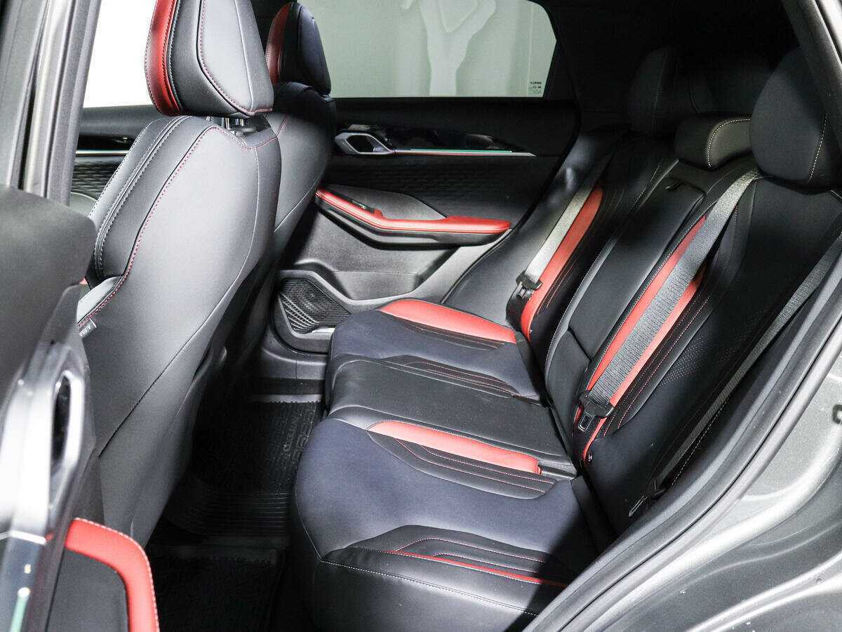 Geely Coolray с пробегом — 2023 год. Фото: #9