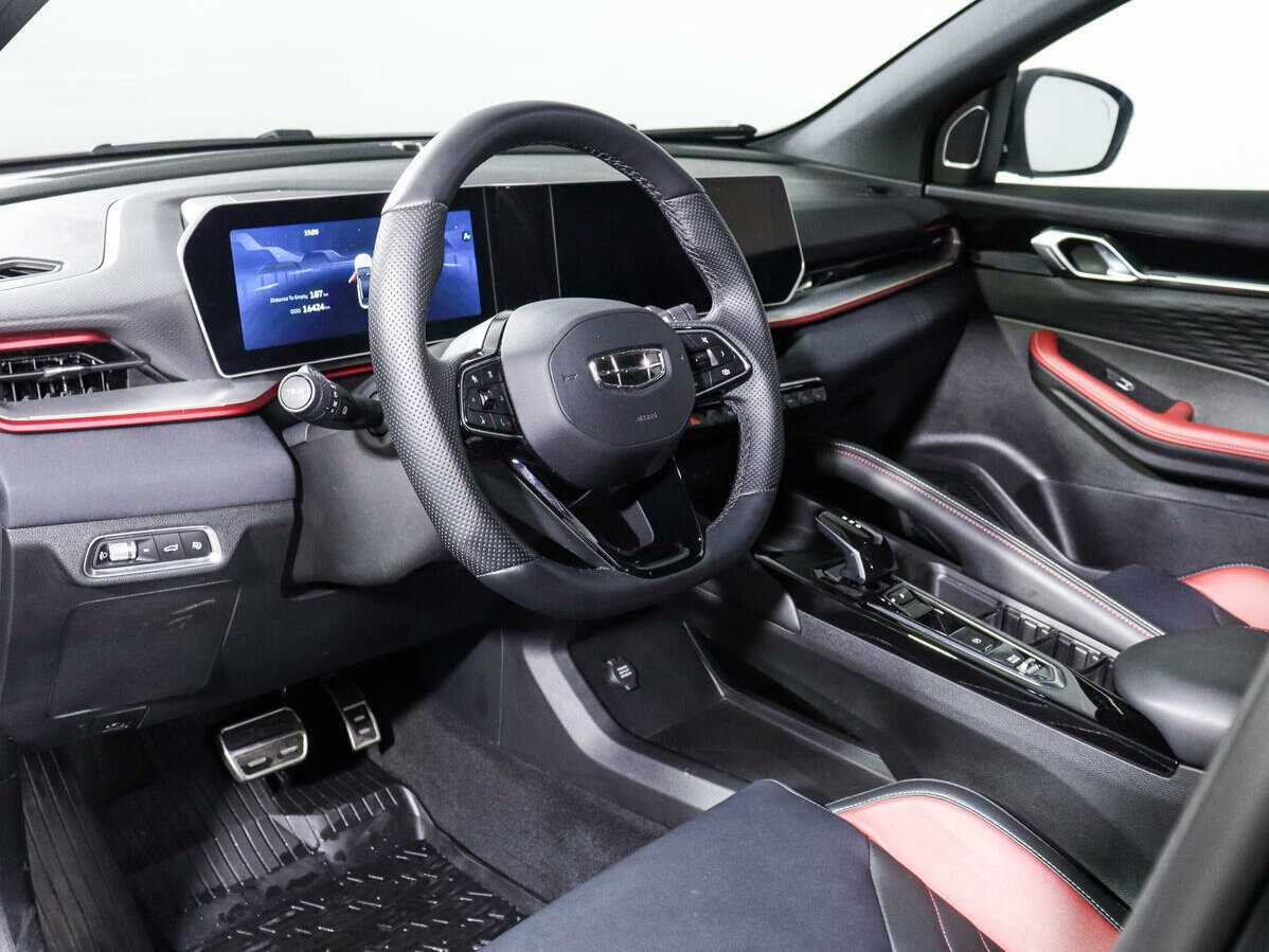 Geely Coolray с пробегом — 2023 год. Фото: #13