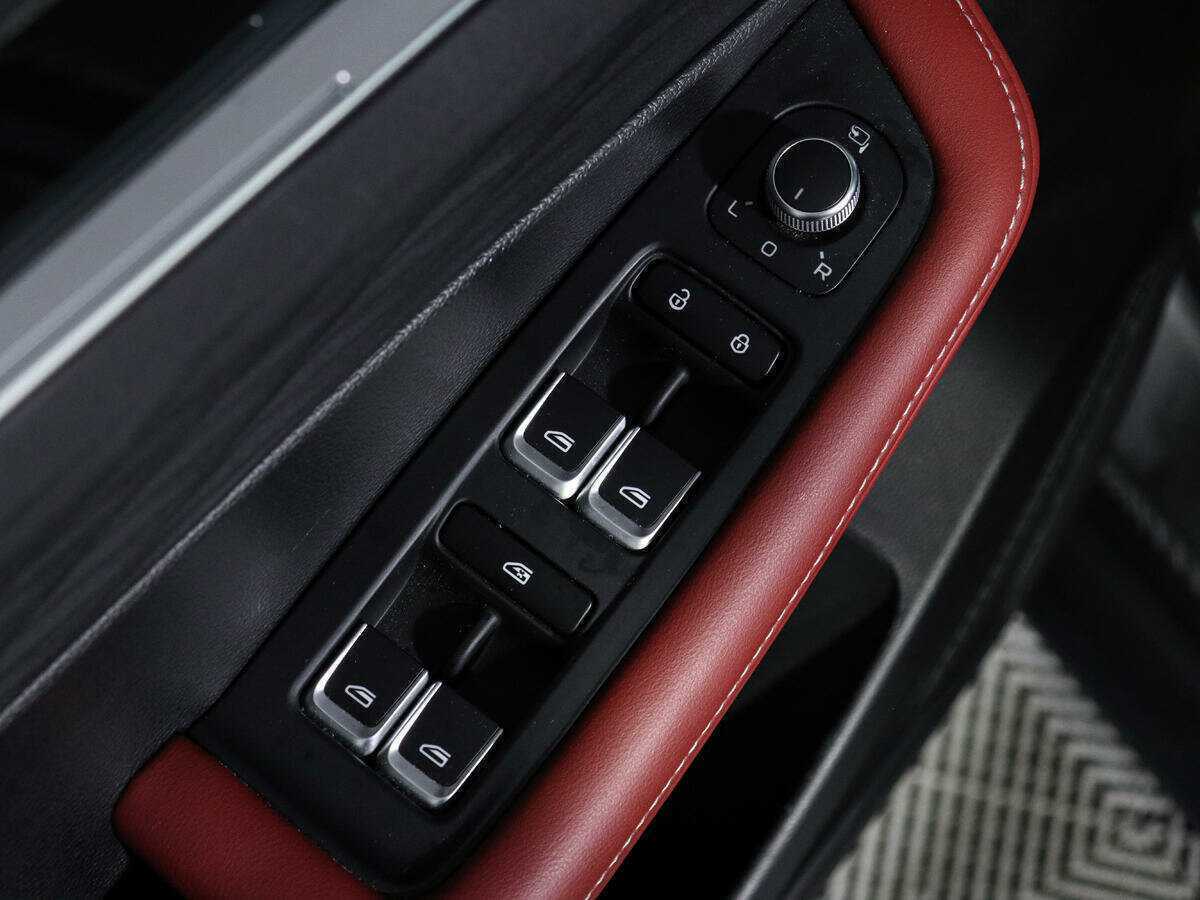 Geely Coolray с пробегом — 2023 год. Фото: #18