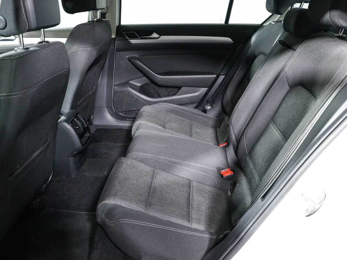 Volkswagen Passat с пробегом — 2019 год. Фото: #7