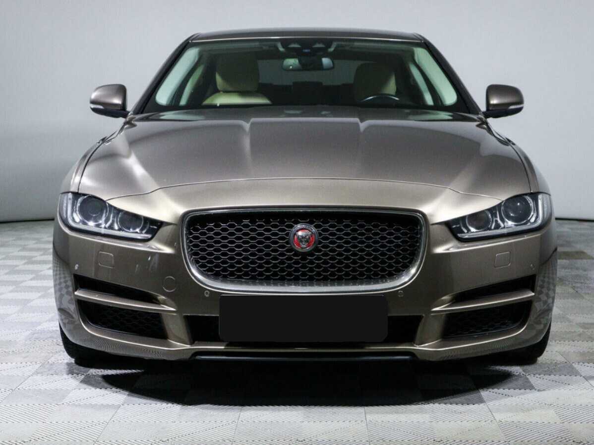 Jaguar XE с пробегом — 2017 год. Фото: #1