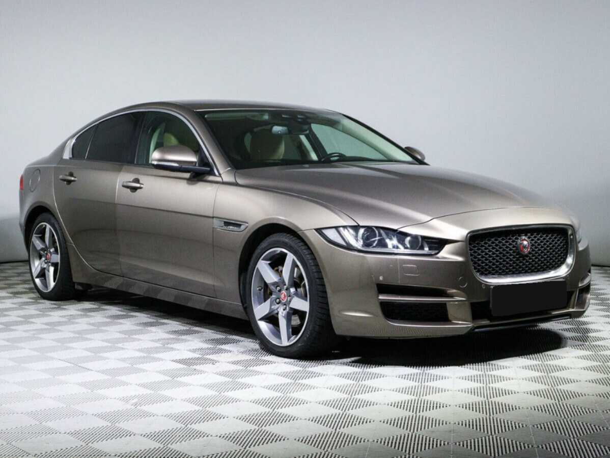 Jaguar XE с пробегом — 2017 год. Фото: #2