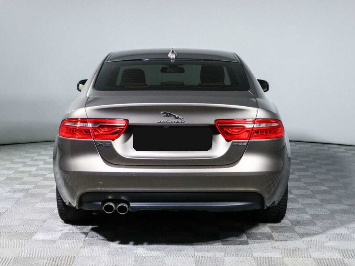 Jaguar XE с пробегом — 2017 год. Фото: #5