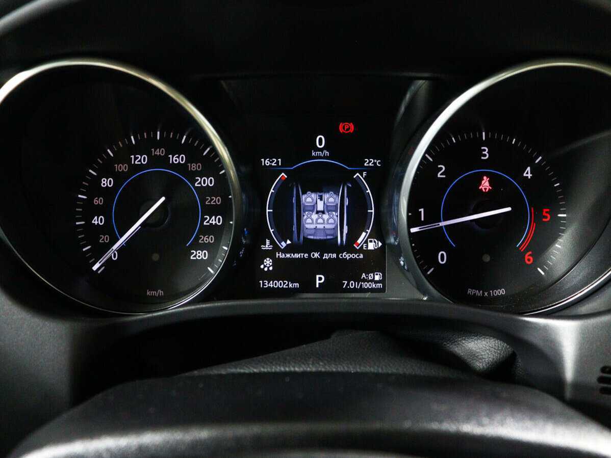 Jaguar XE с пробегом — 2017 год. Фото: #10