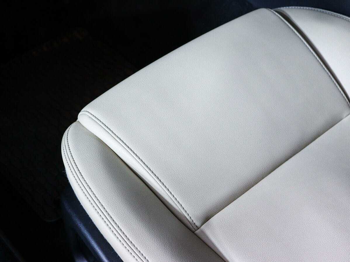 Jaguar XE с пробегом — 2017 год. Фото: #14