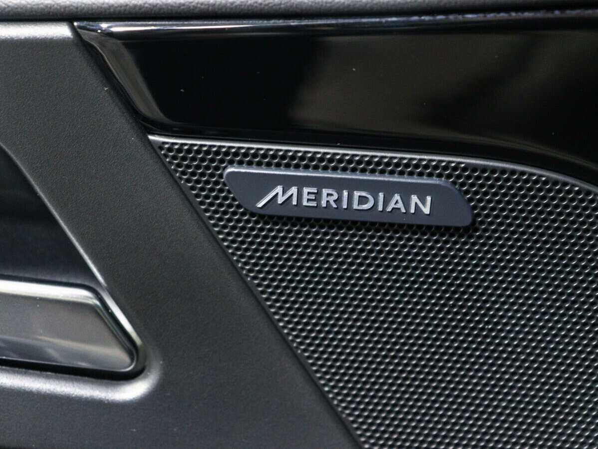 Jaguar XE с пробегом — 2017 год. Фото: #15