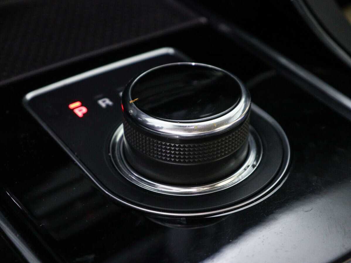 Jaguar XE с пробегом — 2017 год. Фото: #16