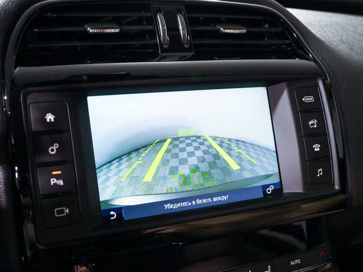 Jaguar XE с пробегом — 2017 год. Фото: #18